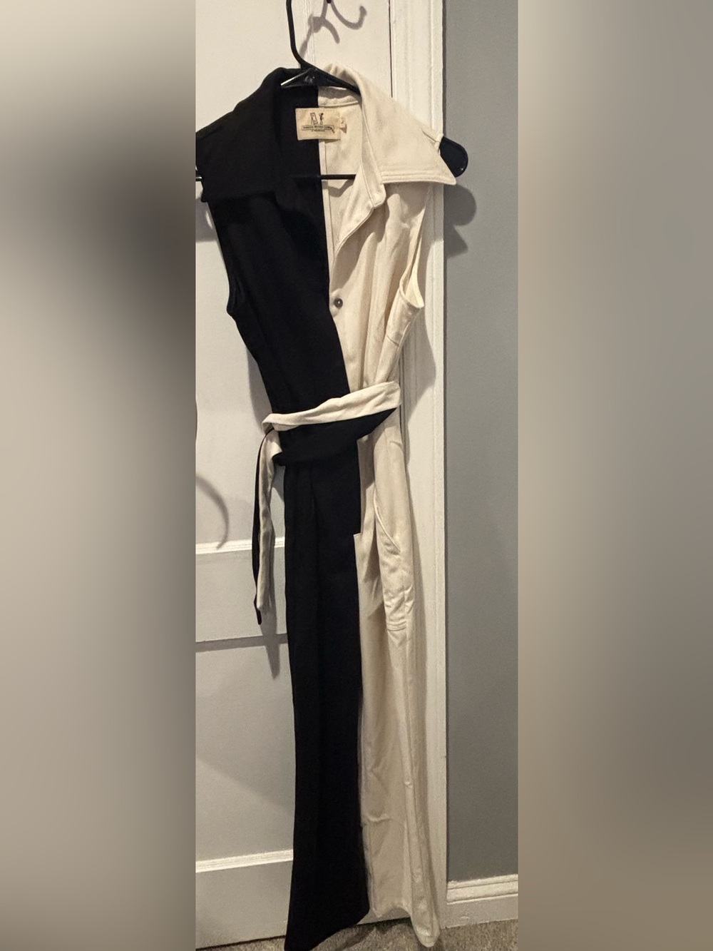Fashion Brand Company Two-Tone Black and Cream Sleeveless Jumpsuit with Tie Belt